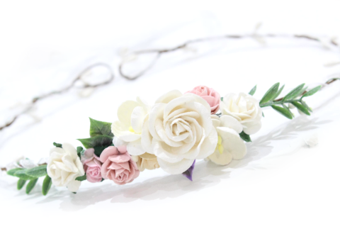 Delikatny wianek ślubny z kwiatów Szpulinka biało różowy