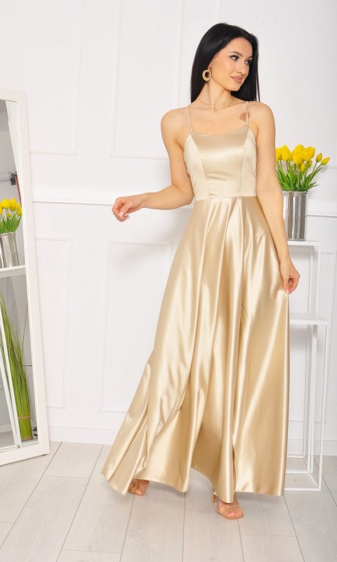 M&M - Satynowa sukienka maxi z wiązaniem na plecach i okragłym dekoltem w kolorze złoty. Model:KM-7998 - Rozmiar: 34(XS)