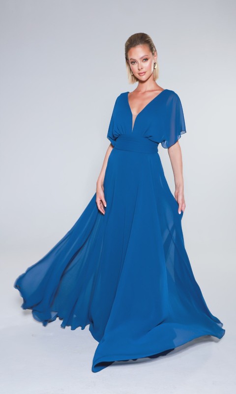 Zwiewna kobaltowa suknia